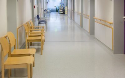 Door corona wachten op operatie